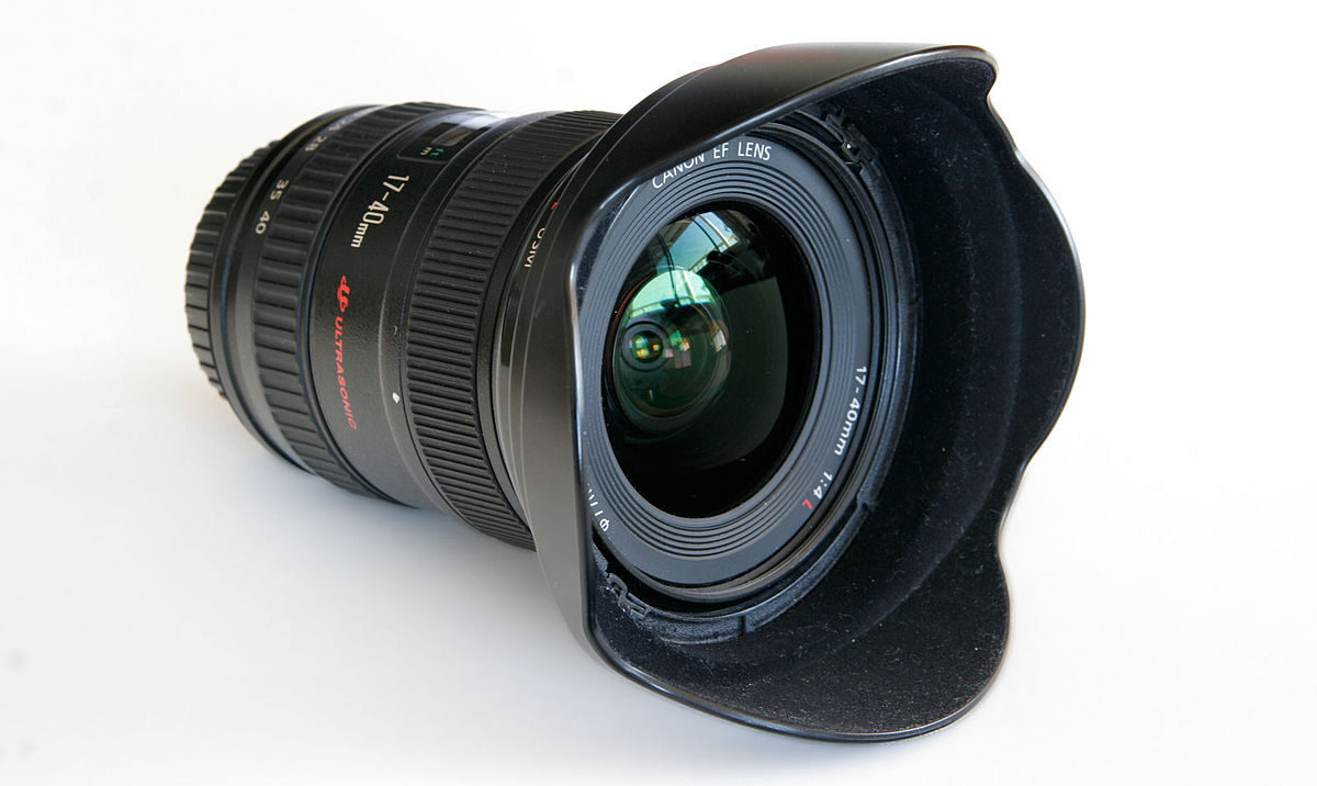 Using wide angle lenses to composition and depth