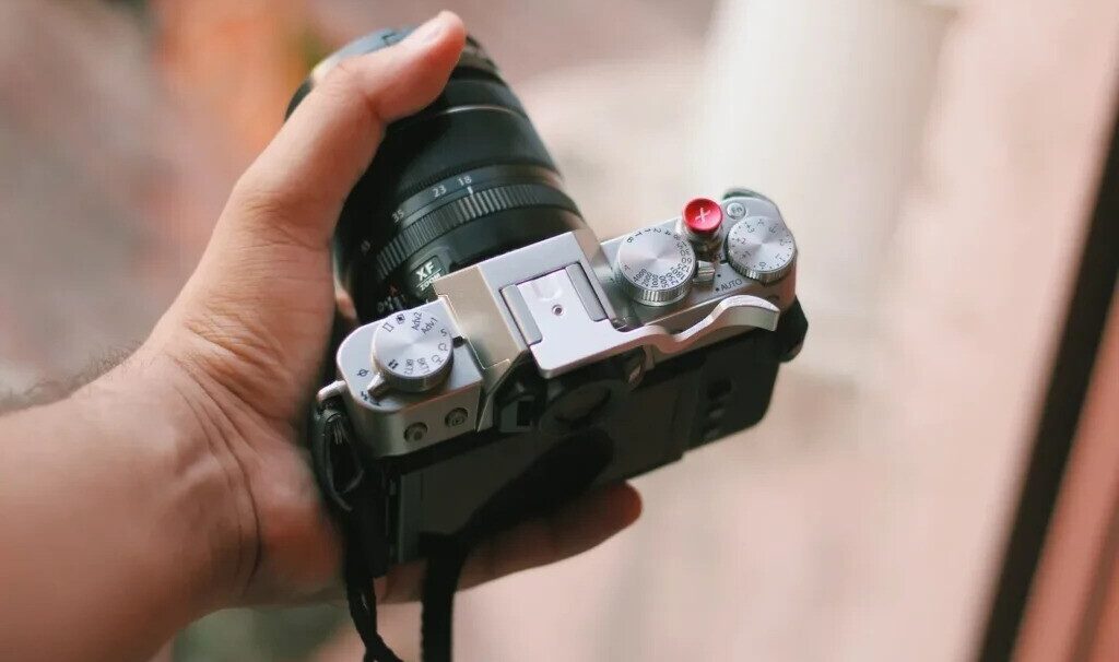 Mirrorless camera techniques for faster autofocus