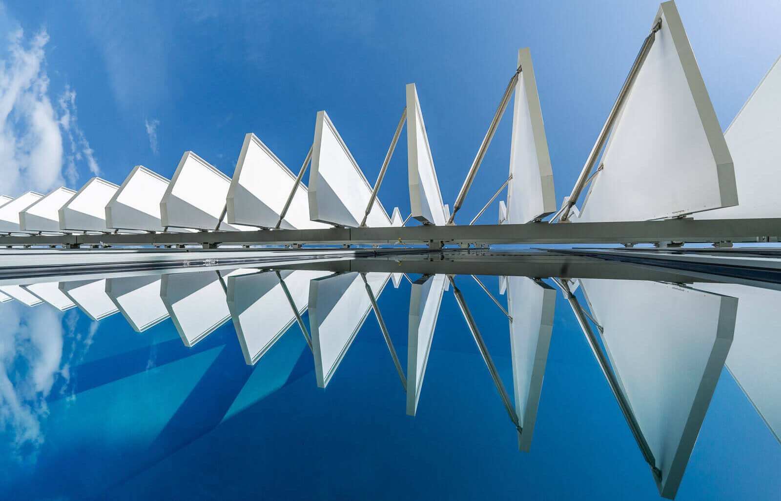 What symmetry in photography means